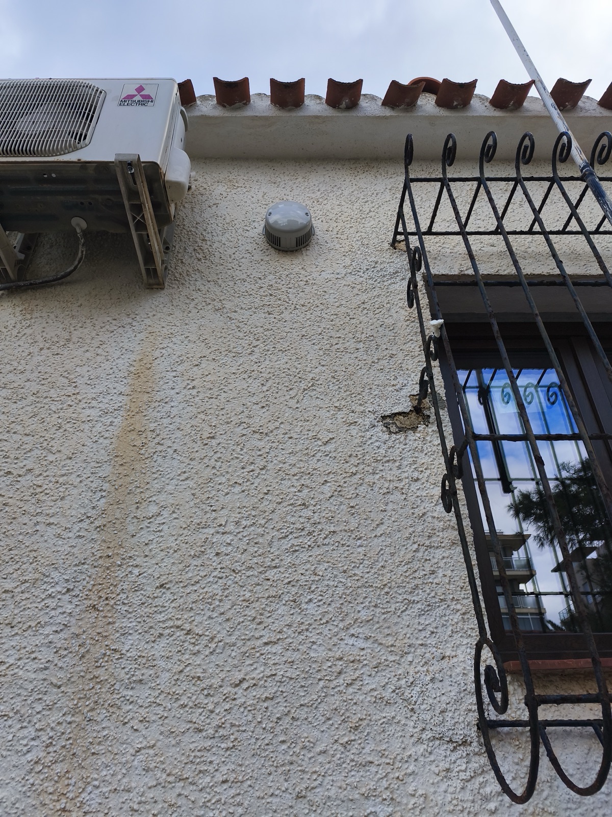 Two wall ventilation valves on outer wall