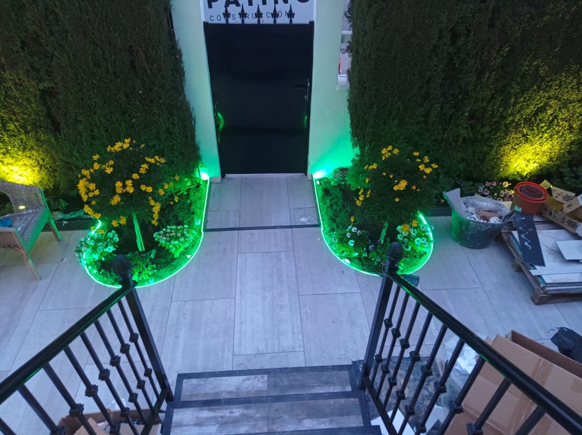 RGB landscape lighting — green mode