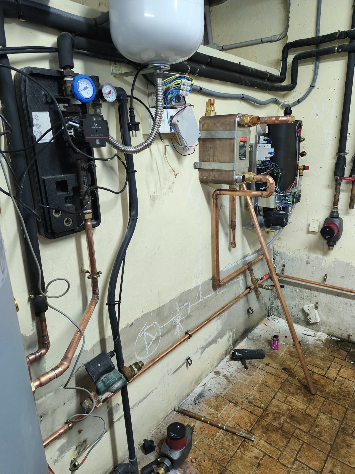 Heating system — heat exchanger, gauges, copper pipes